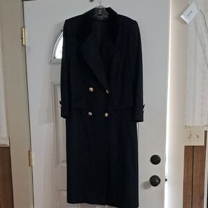 Sophisticated Black Double-Breasted Trench Coat 100% Wool